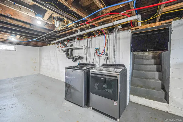 $559,000 | 67 Pentmoor Drive, Mastic, NY 11950