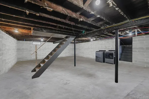 $559,000 | 67 Pentmoor Drive, Mastic, NY 11950