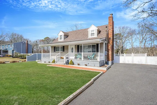 $559,000 | 67 Pentmoor Drive, Mastic, NY 11950