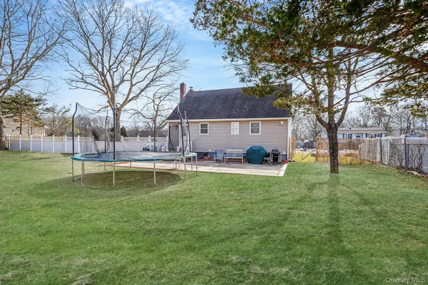 $559,000 | 67 Pentmoor Drive, Mastic, NY 11950