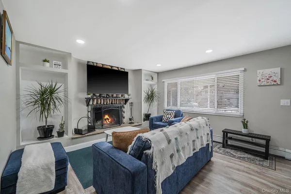 $559,000 | 67 Pentmoor Drive, Mastic, NY 11950