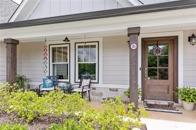 $460,000 | 2241 North 16th Highway, Whitesburg, GA 30185