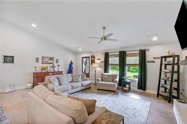 $460,000 | 2241 North 16th Highway, Whitesburg, GA 30185