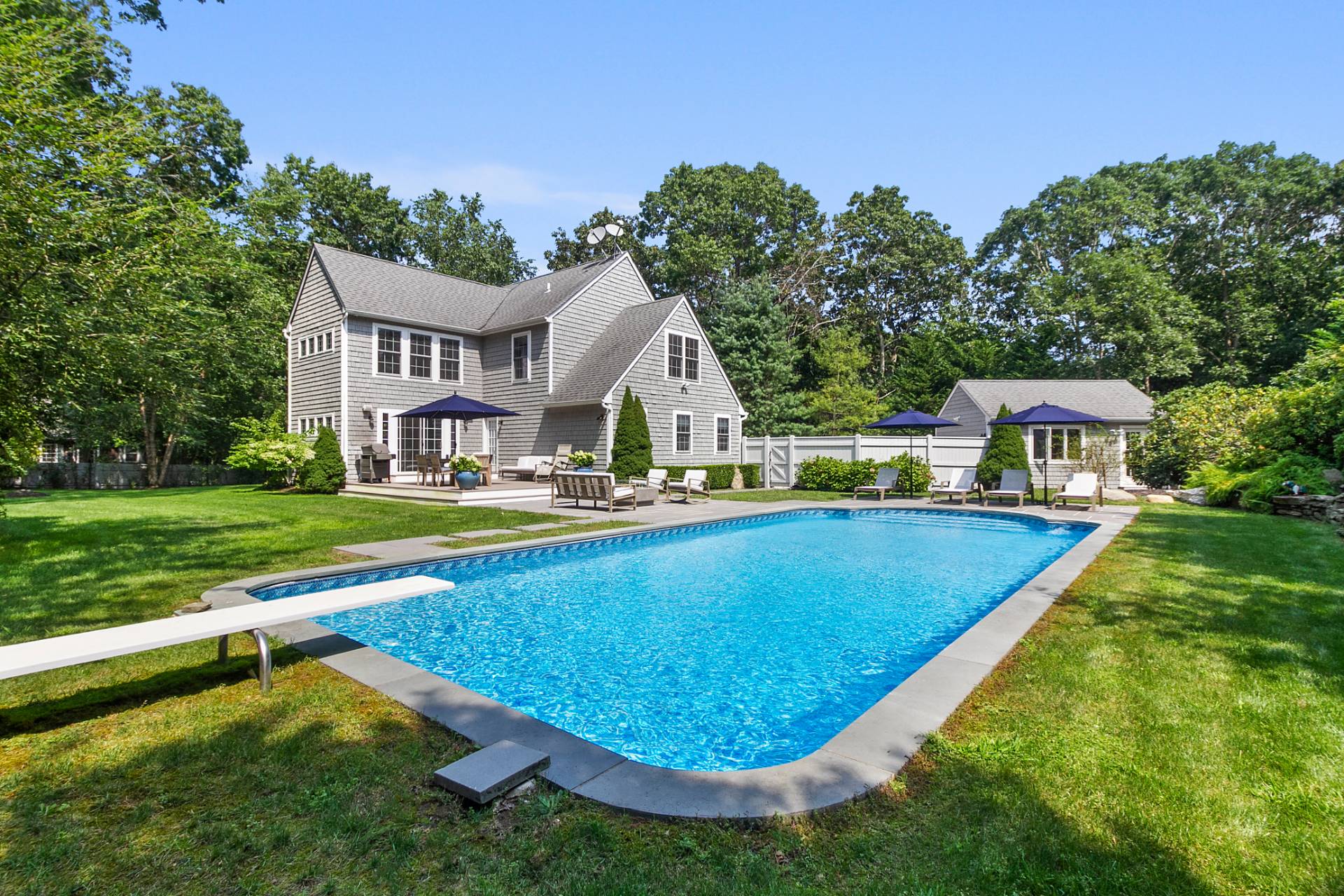 a view of a house with swimming pool and yard
