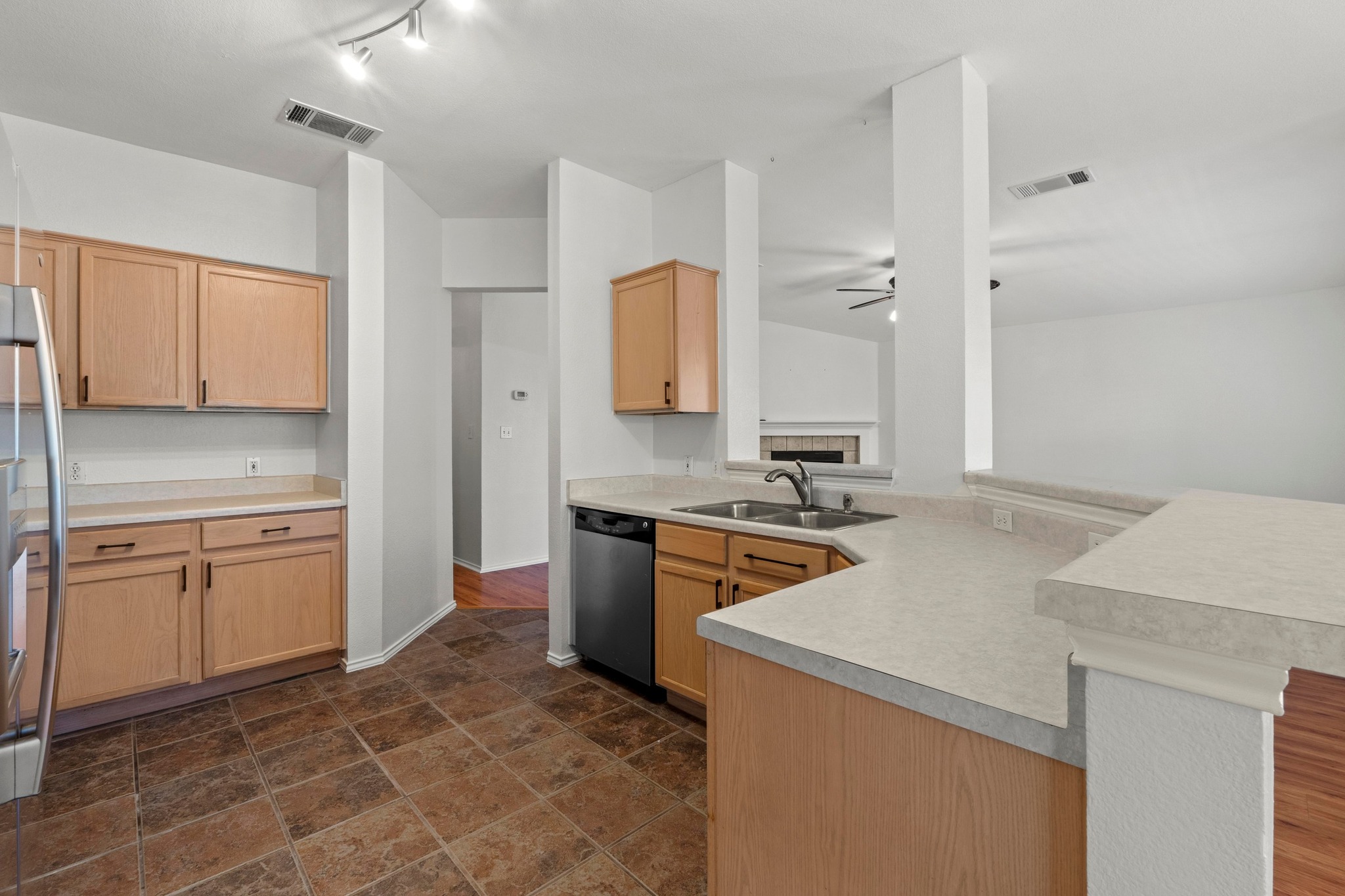 12935 Withers Way Austin, TX 78727 - Photo 10 of 33