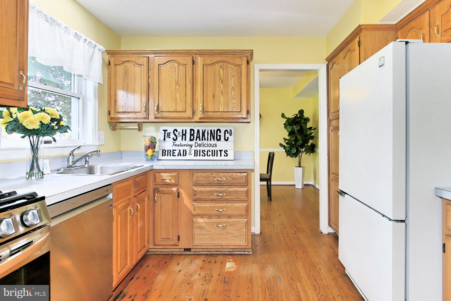 4123 Lees Corner Road Chantilly, VA 20151 - Photo 17 of 47 a kitchen with stainless steel appliances granite countertop a refrigerator and a sink