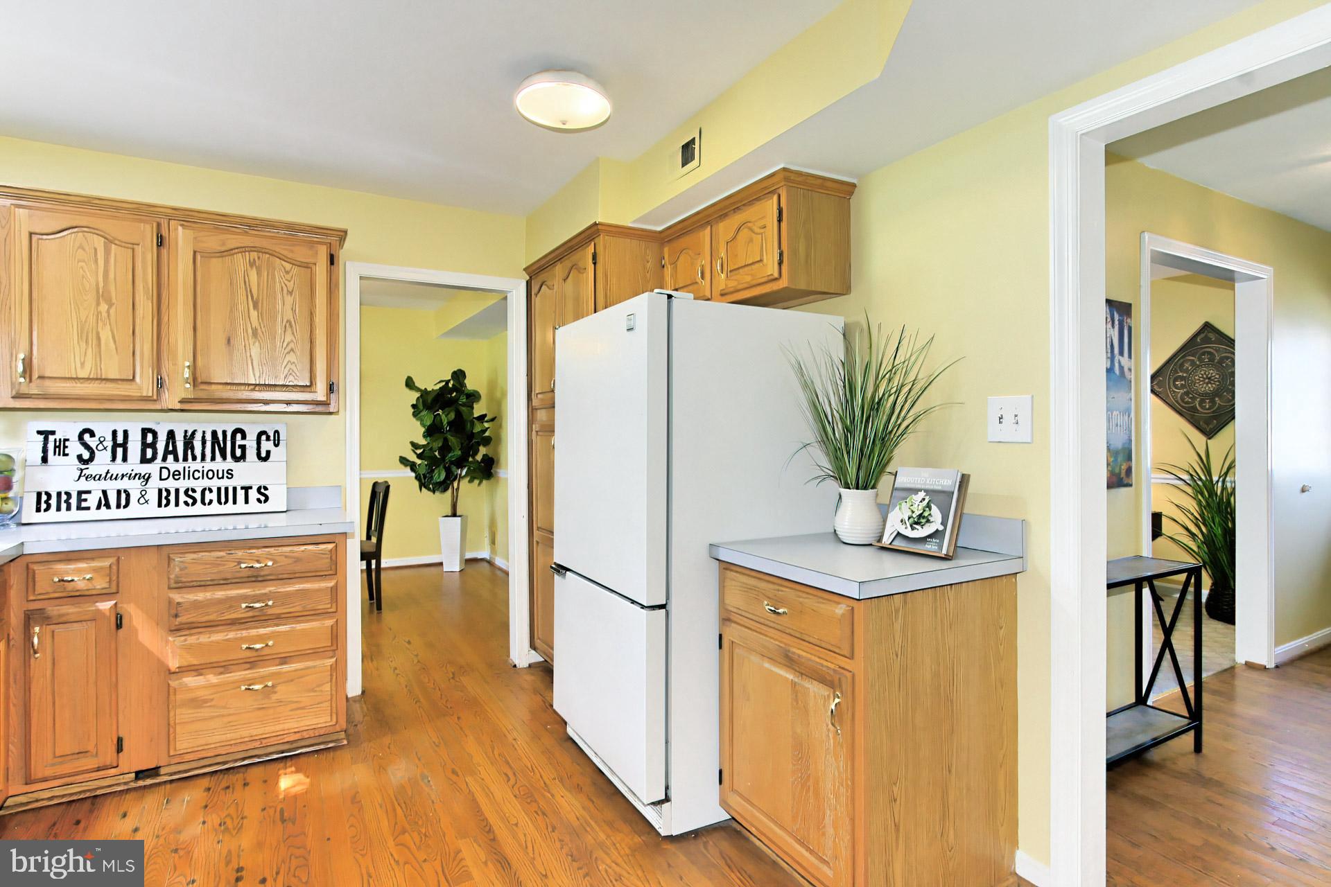 4123 Lees Corner Road Chantilly, VA 20151 - Photo 18 of 47 a view of a kitchen with furniture and wooden floor