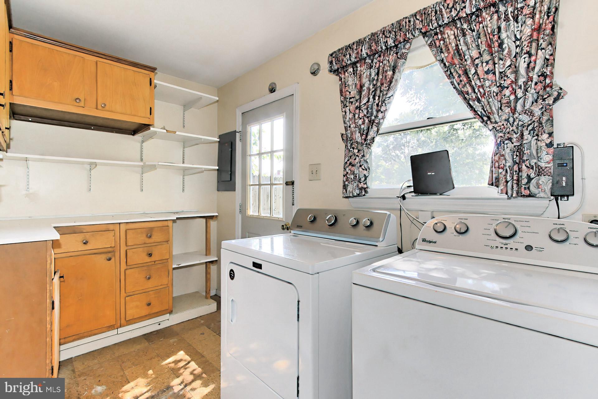 4123 Lees Corner Road Chantilly, VA 20151 - Photo 21 of 47 a utility room with dryer and washer
