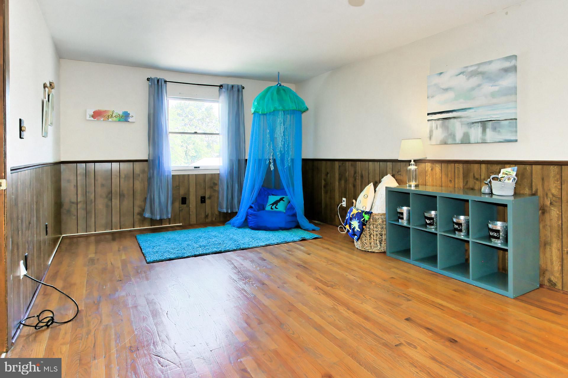 4123 Lees Corner Road Chantilly, VA 20151 - Photo 29 of 47 a view of a livingroom with furniture and window