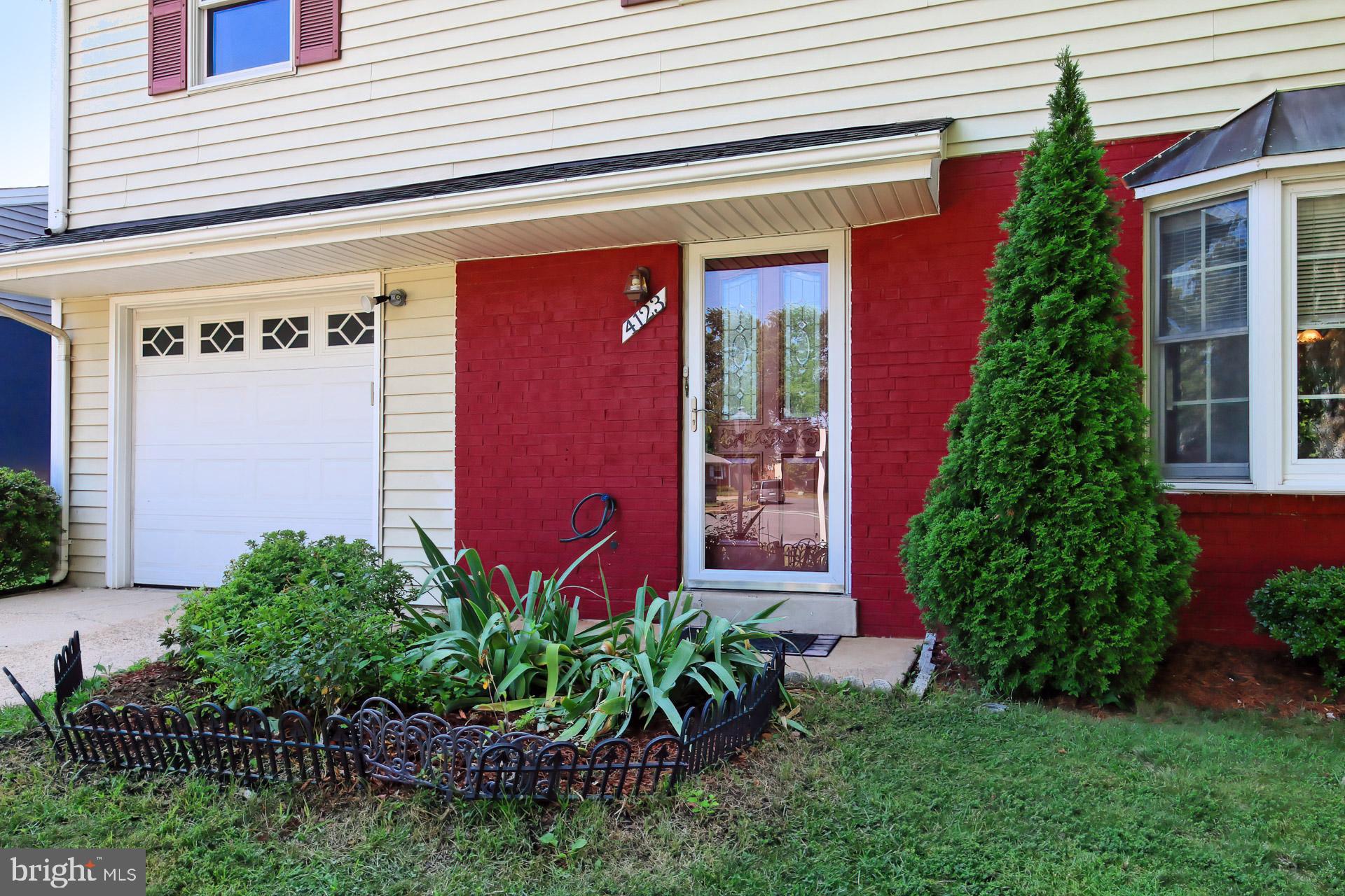 4123 Lees Corner Road Chantilly, VA 20151 - Photo 4 of 47 a front view of a house with a yard