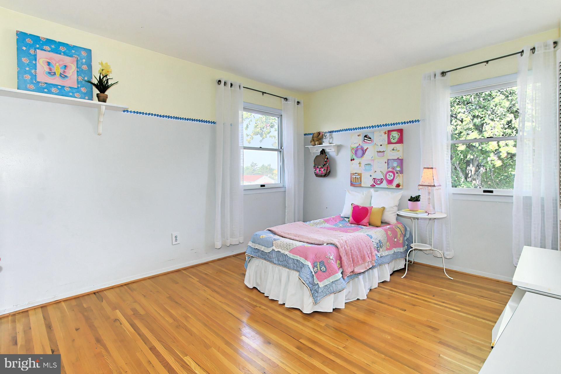 4123 Lees Corner Road Chantilly, VA 20151 - Photo 33 of 47 a bedroom with a bed and a window
