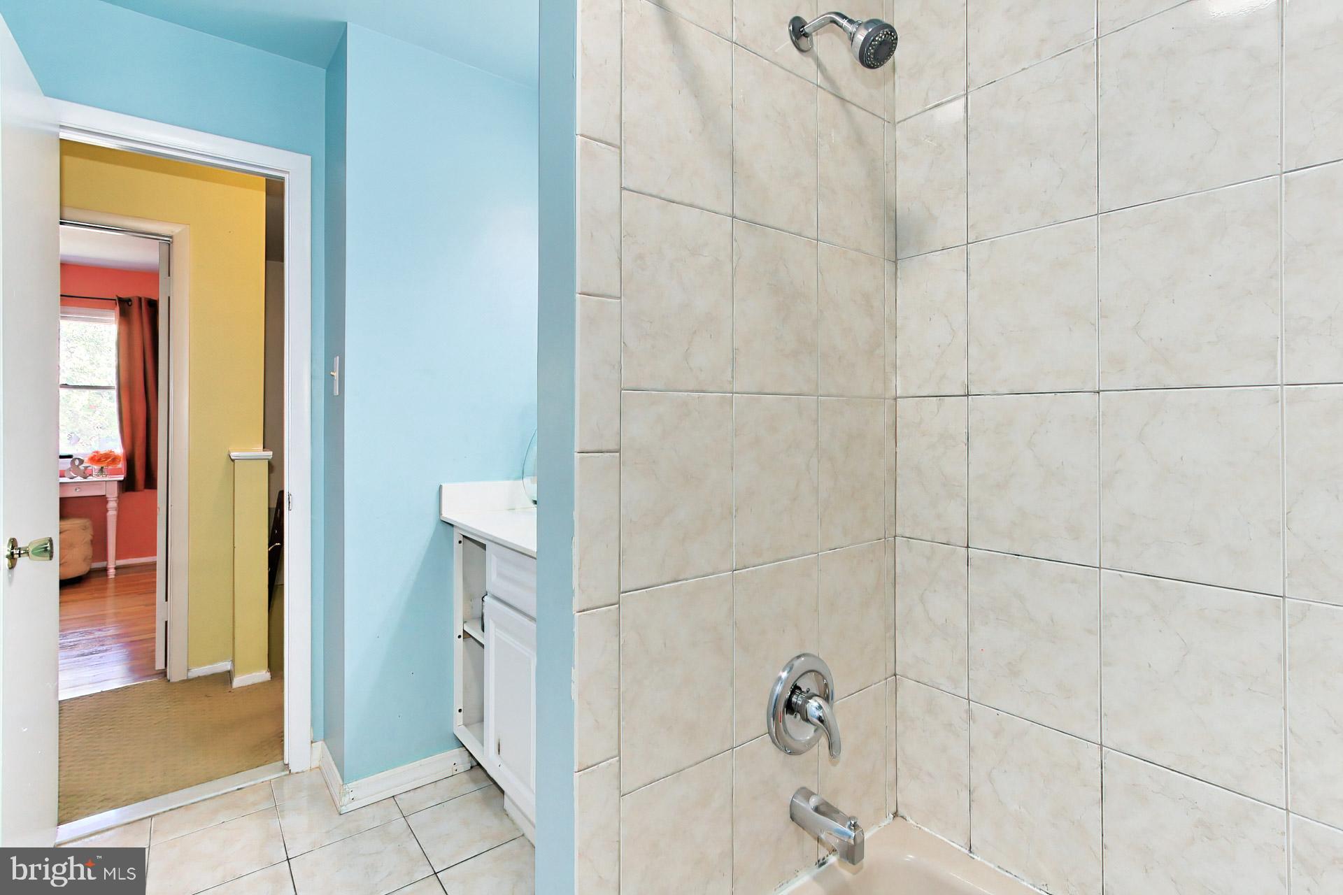 4123 Lees Corner Road Chantilly, VA 20151 - Photo 36 of 47 a bathroom with a shower