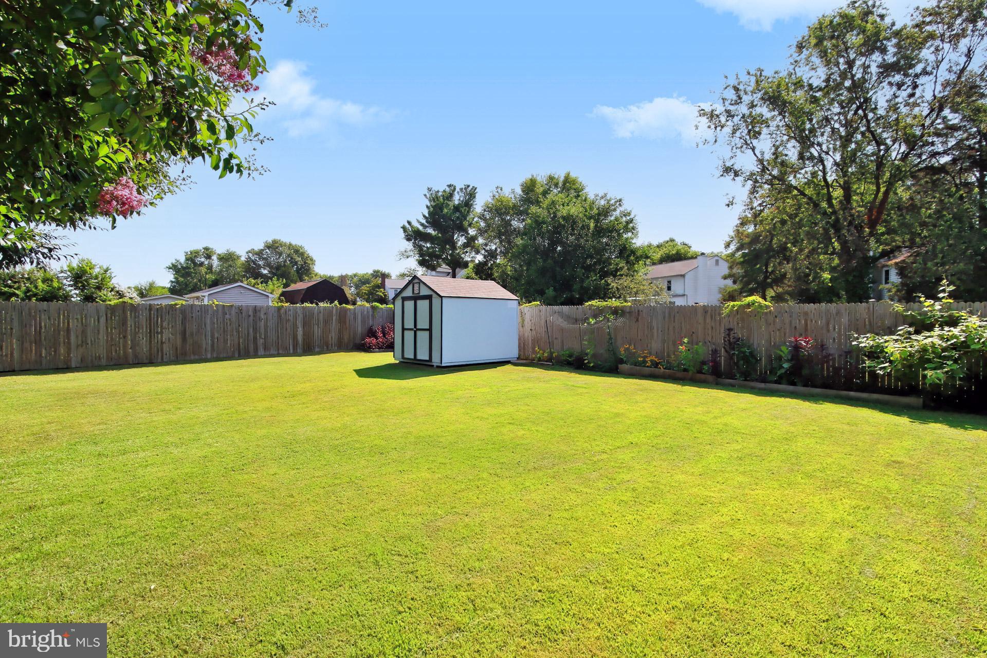 4123 Lees Corner Road Chantilly, VA 20151 - Photo 44 of 47 a swimming pool with wooden fence