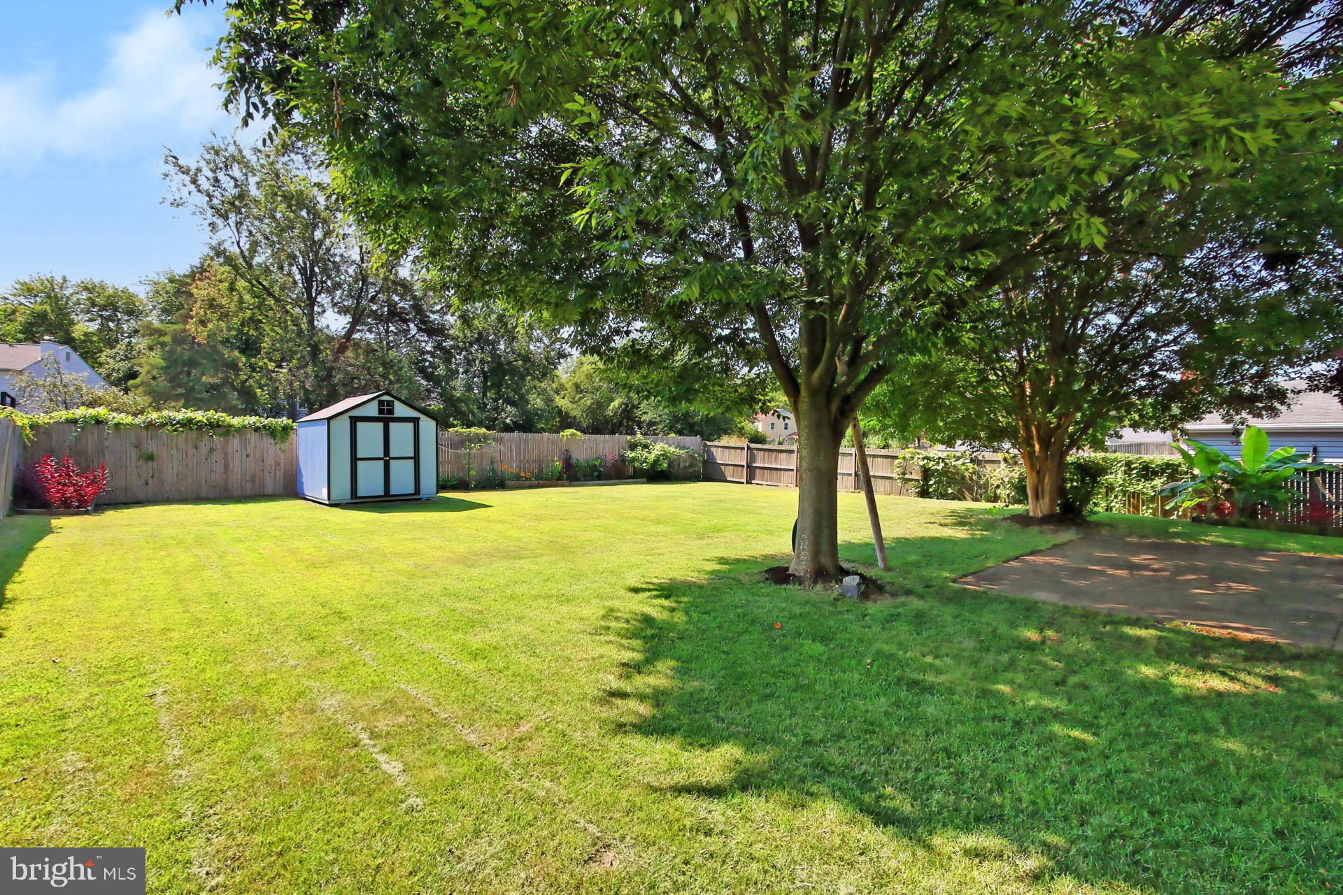 4123 Lees Corner Road Chantilly, VA 20151 - Photo 46 of 47 a house with swimming pool in front of it