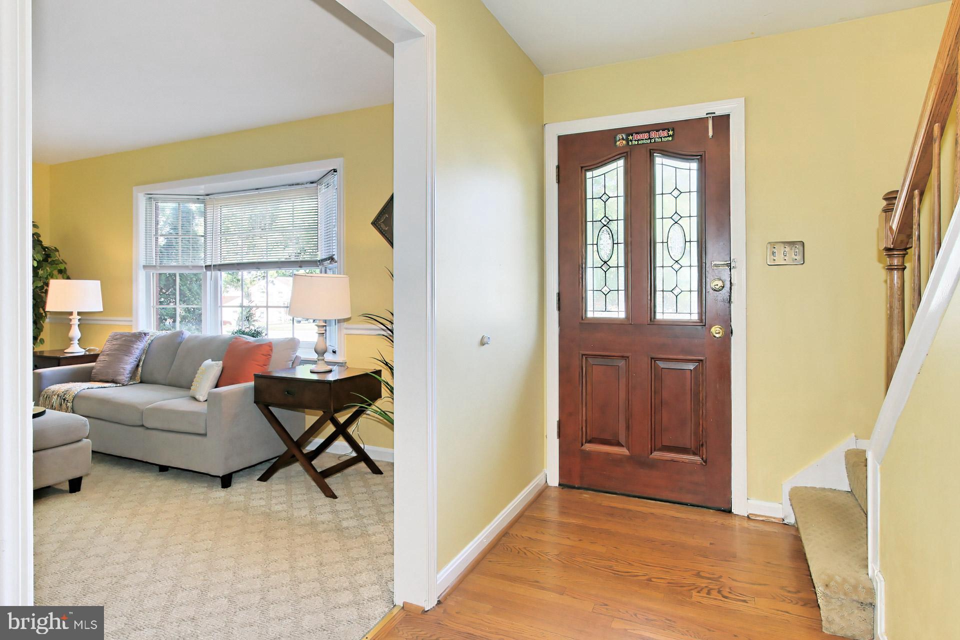 4123 Lees Corner Road Chantilly, VA 20151 - Photo 7 of 47 a living room with furniture and a window