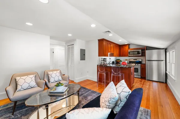 $599,000 | 60 Denton Road, Unit 3, Wellesley, MA 02482