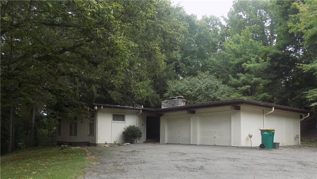 250 Byron Road Pittsburgh, PA 15237 - Photo 2 of 20 Front of House Lots of Parking