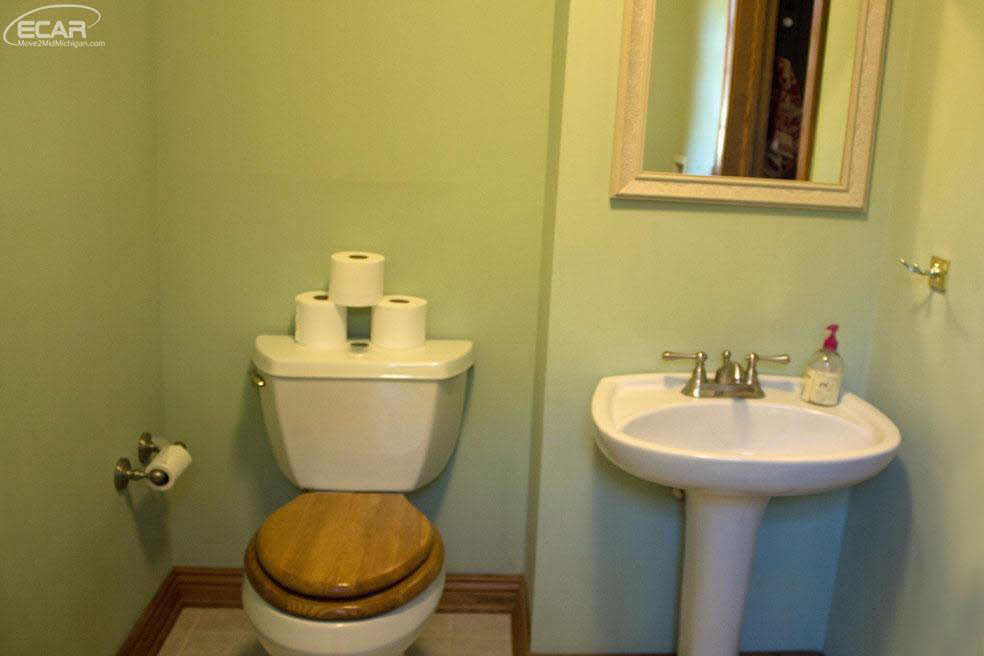 1359 Flushing Road Flushing, MI 48433 - Photo 25 of 58 21318253-24.JPG