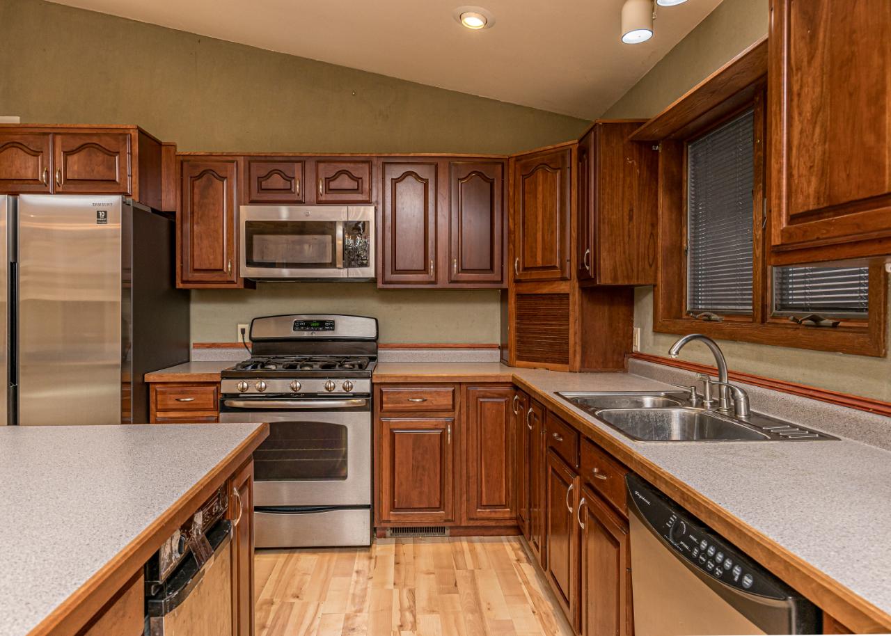 9517 Country Club Road Minocqua, WI 54548 - Photo 9 of 46 Gallery Image 9
