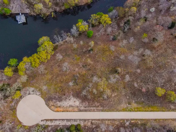 a picture of a table with chairs
