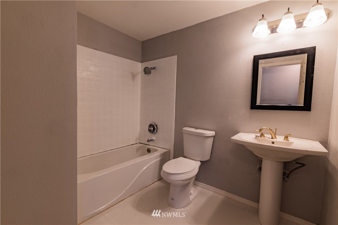 15647 129th Place Southeast Renton, WA 98058 - Photo 14 of 22 Gallery Image 14