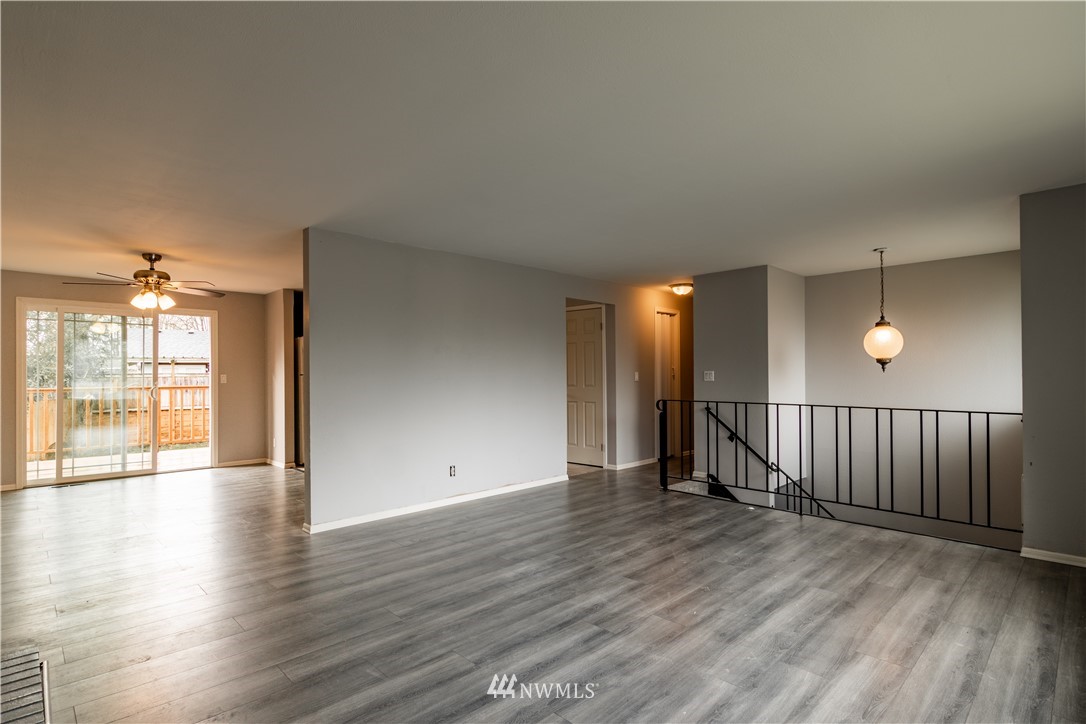 15647 129th Place Southeast Renton, WA 98058 - Photo 3 of 22 Gallery Image 3
