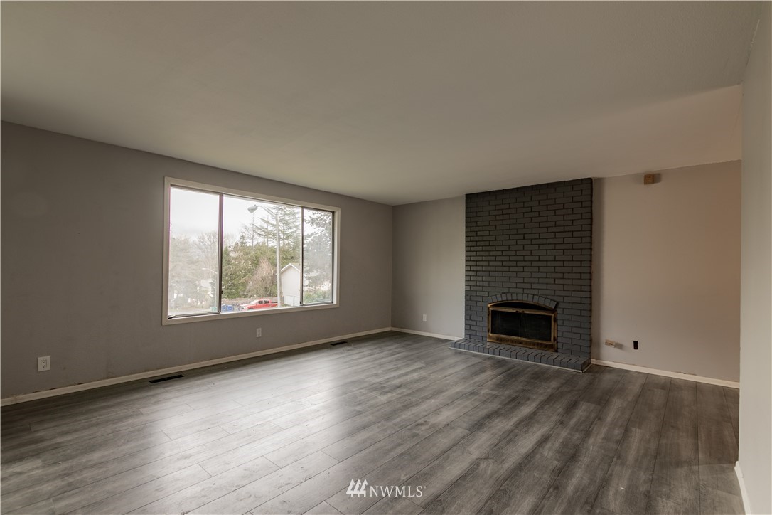 15647 129th Place Southeast Renton, WA 98058 - Photo 4 of 22 Gallery Image 4