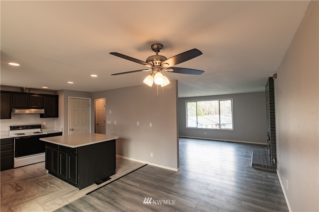 15647 129th Place Southeast Renton, WA 98058 - Photo 5 of 22 Gallery Image 5