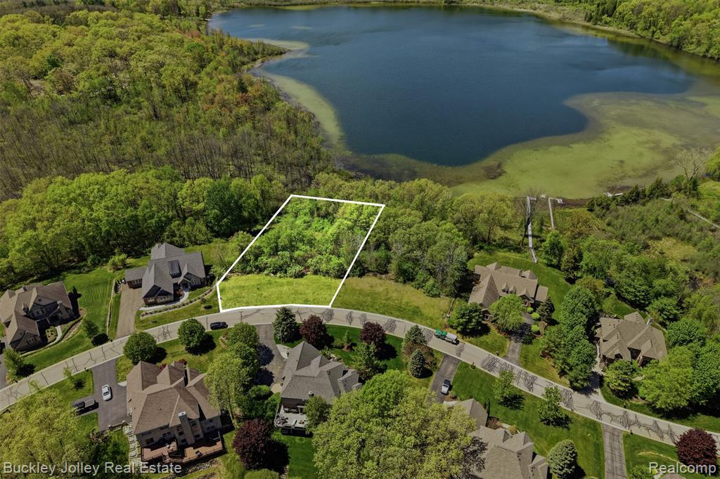 5988 Nottingham Point Brighton, MI 48116 - Photo 1 of 7