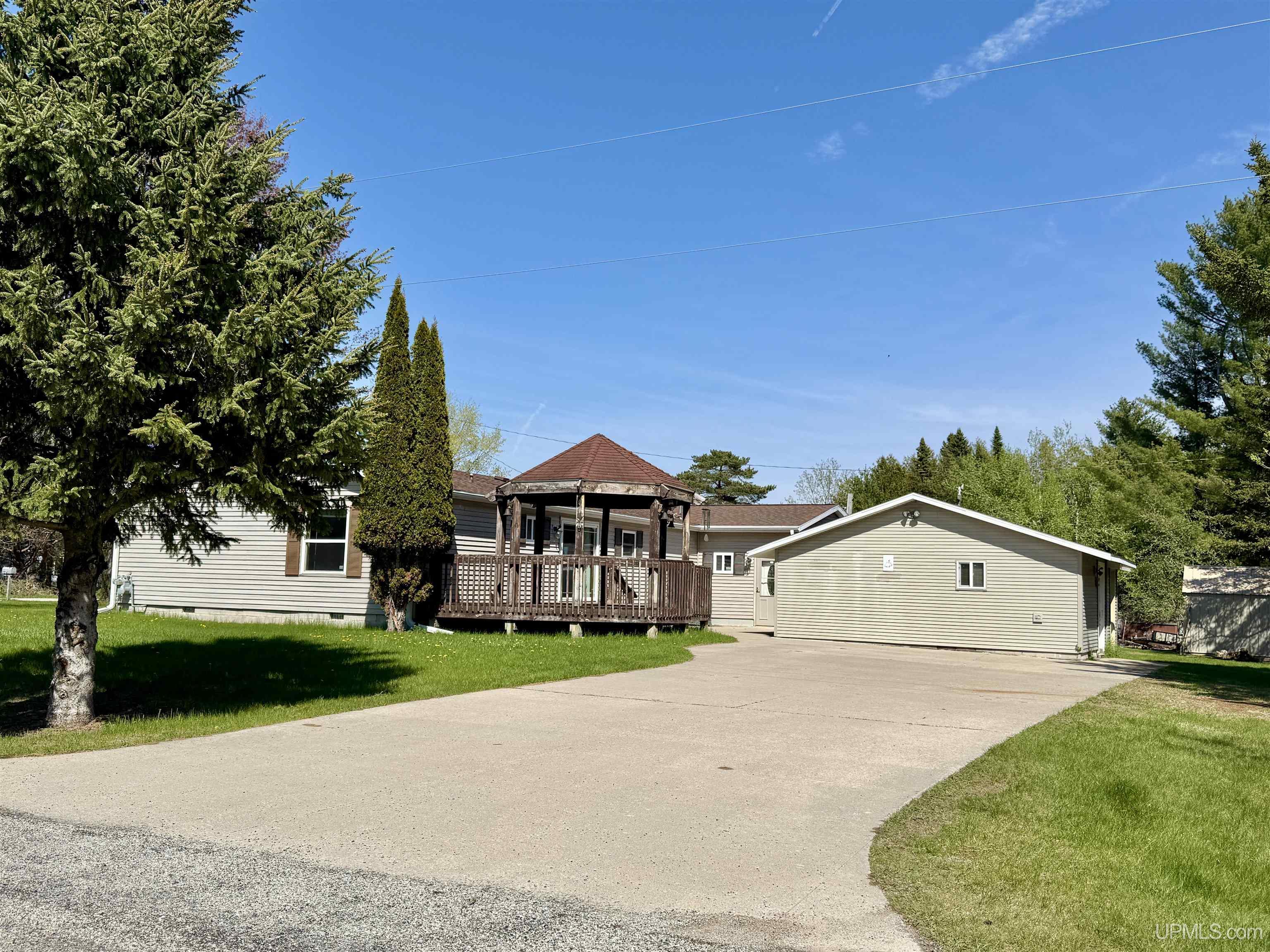 3873 14.5 Road Escanaba, MI 49829 - Photo 3 of 41