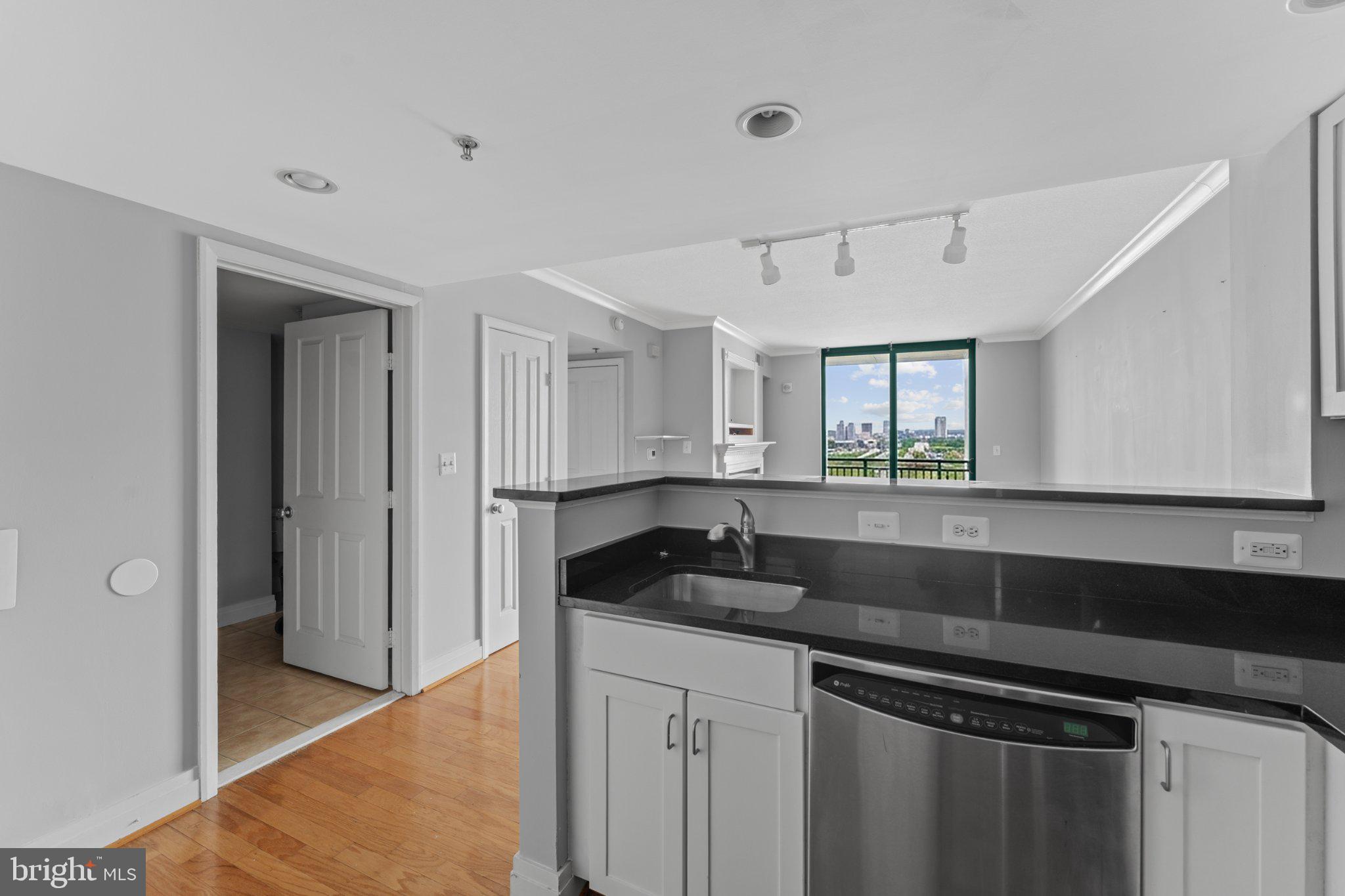 414 Water Street, Unit 1306 Baltimore, MD 21202 - Photo 21 of 29 Modern kitchen with city views.