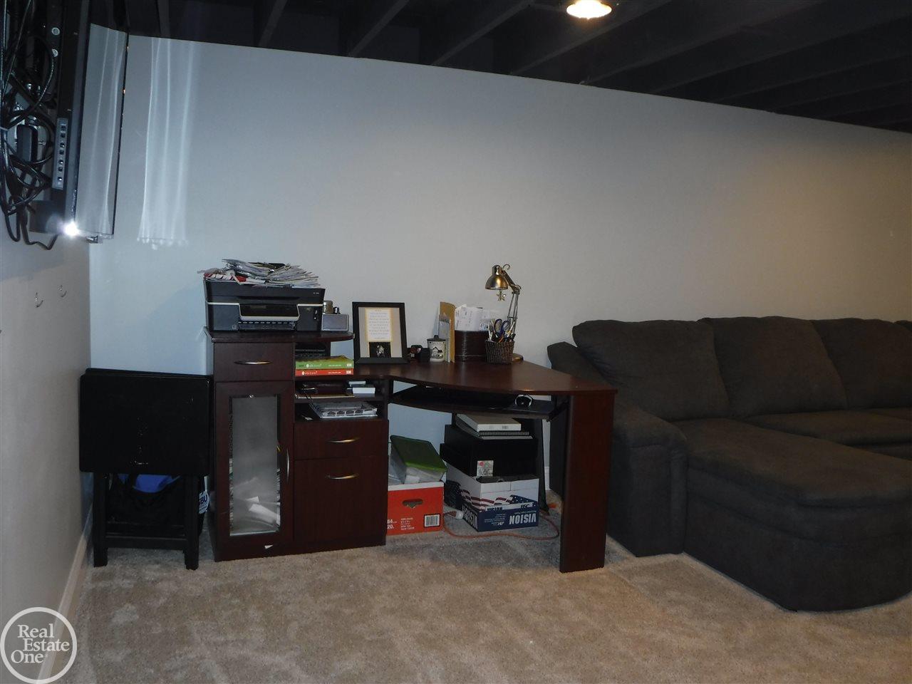 23314 Rochelle Street Macomb, MI 48042 - Photo 17 of 29 Lots of room