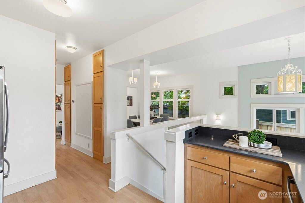 108 North 54th Street Seattle, WA 98103 - Photo 9 of 36