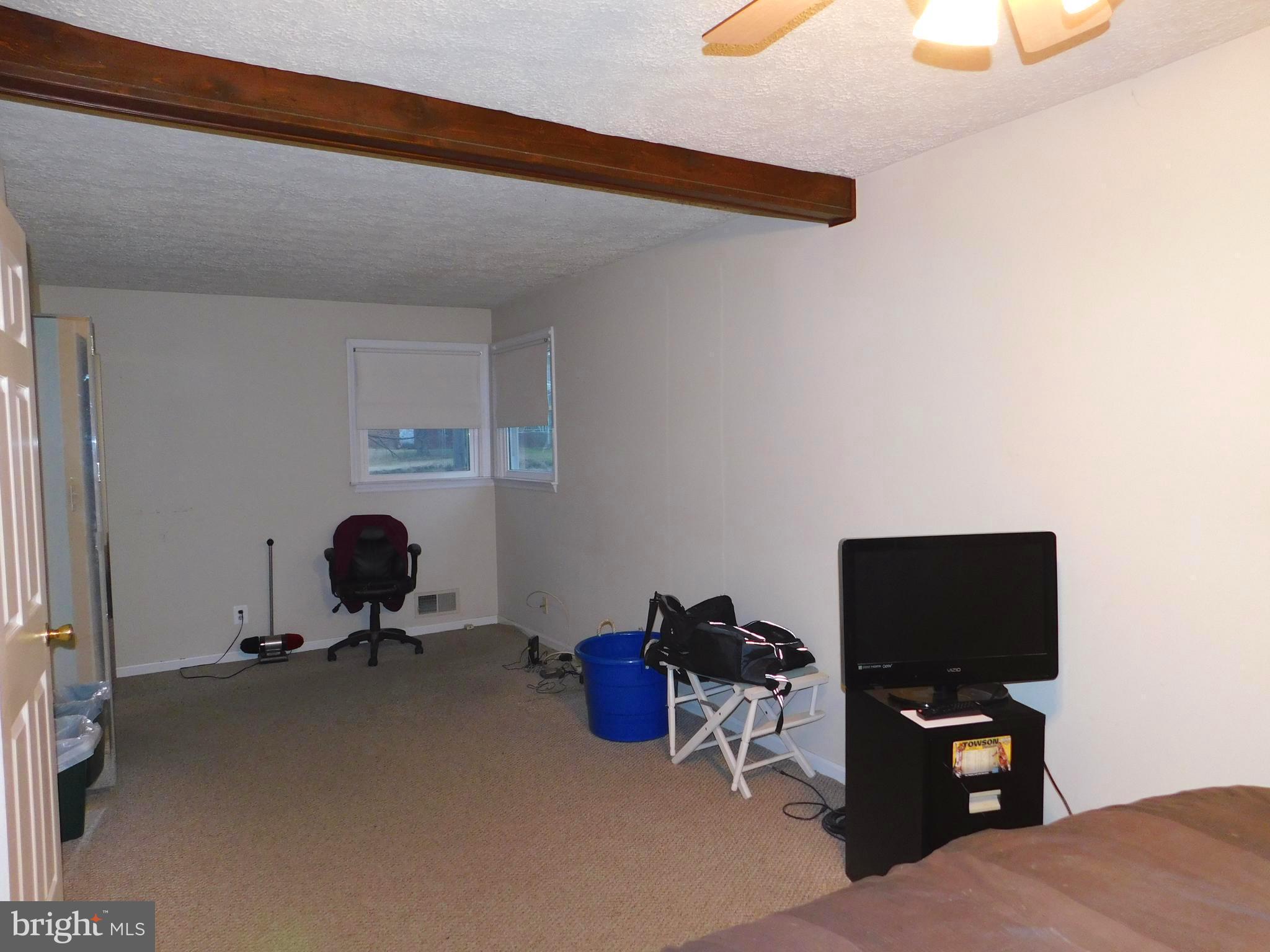 224 Cheddington Road Linthicum, MD 21090 - Photo 5 of 18 a bedroom with a workspace