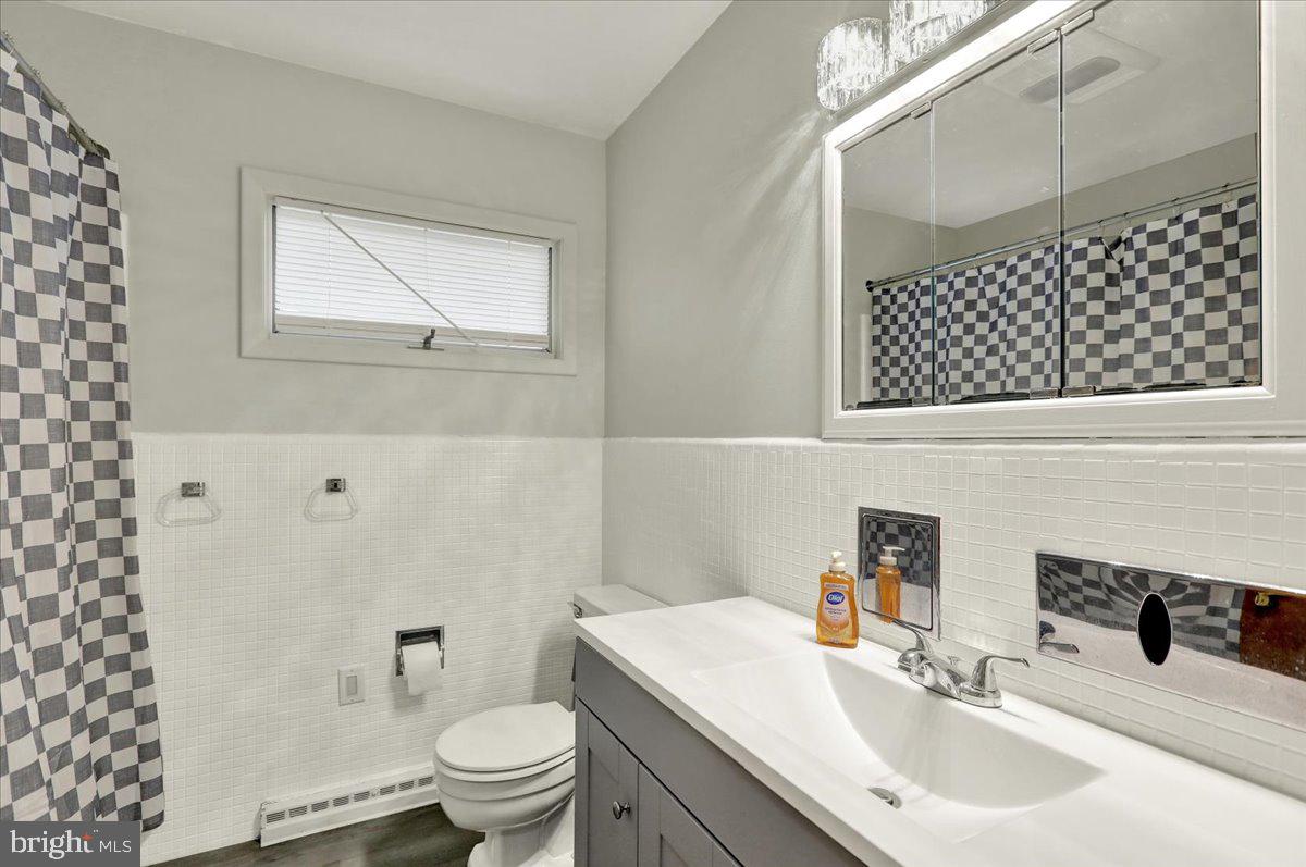 1945 Lorraine Road Reading, PA 19604 - Photo 17 of 34 Full Bathroom
