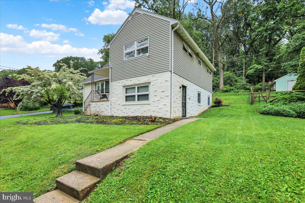 1945 Lorraine Road Reading, PA 19604 - Photo 4 of 34 Gallery Image 4