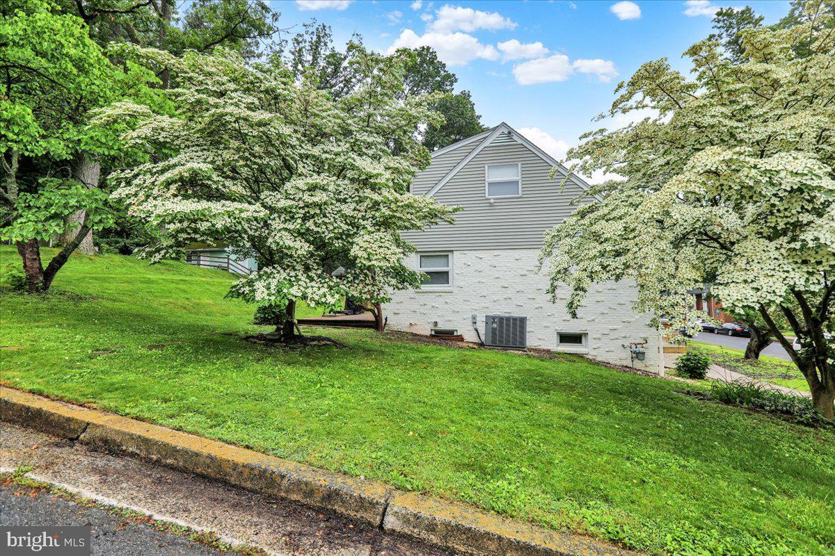 1945 Lorraine Road Reading, PA 19604 - Photo 5 of 34 Gallery Image 5
