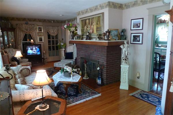 23 Warren Street West Springfield, MA 01089 - Photo 6 of 17 Gallery Image 6