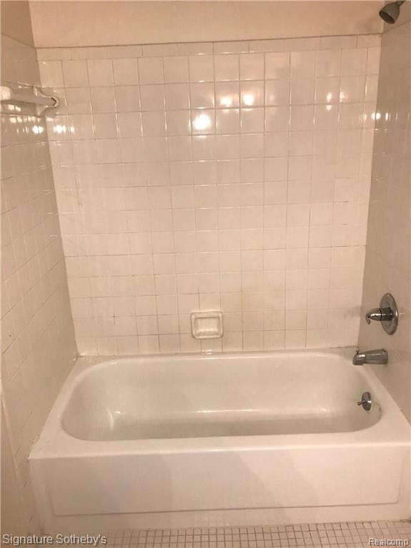 3825 Lone Pine Road, Unit 200 West Bloomfield, MI 48323 - Photo 11 of 15