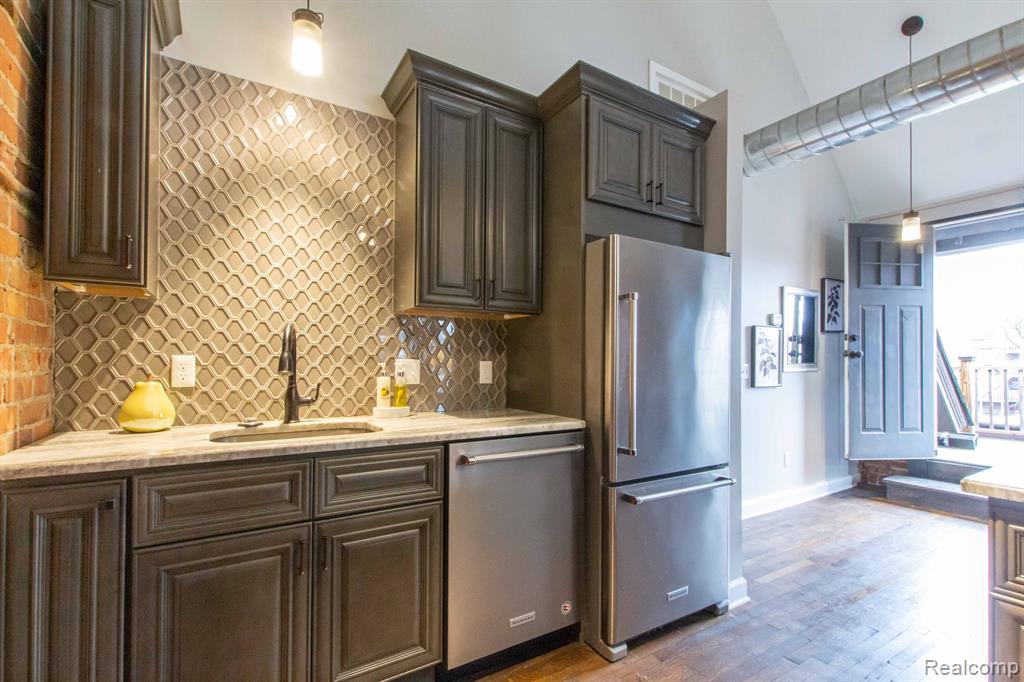 4468 3rd Avenue, Unit UPPR Detroit, MI 48201 - Photo 14 of 24