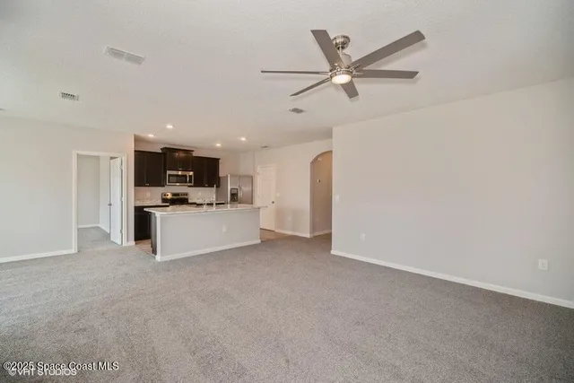 a view of a house with backyard