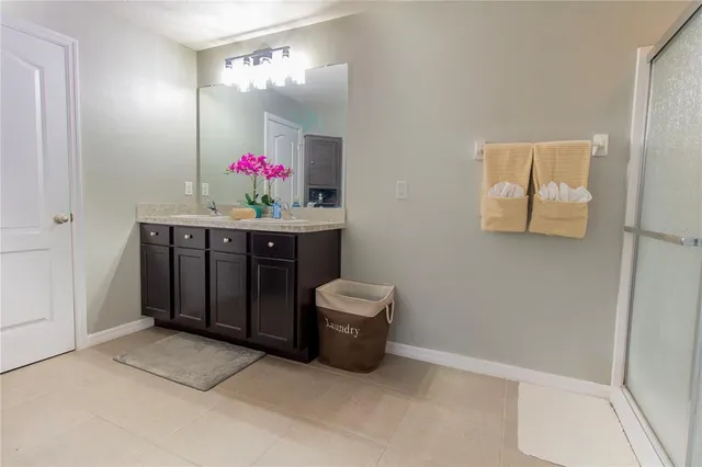 a en suite bathroom with a toilet sink and shower