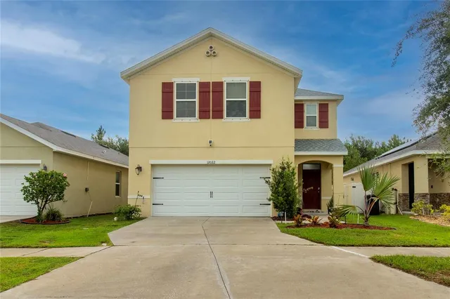 a view of a house with a yard
