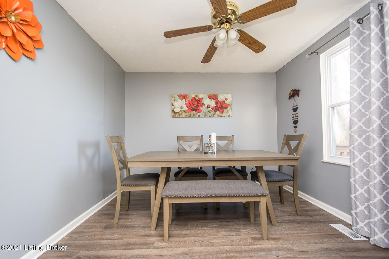 9524 Fairground Road Louisville, KY 40291 - Photo 16 of 45 Eat in Kitchen