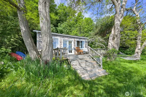 $950,000 | 1865 Seacrest Drive, Lummi Island, WA 98262