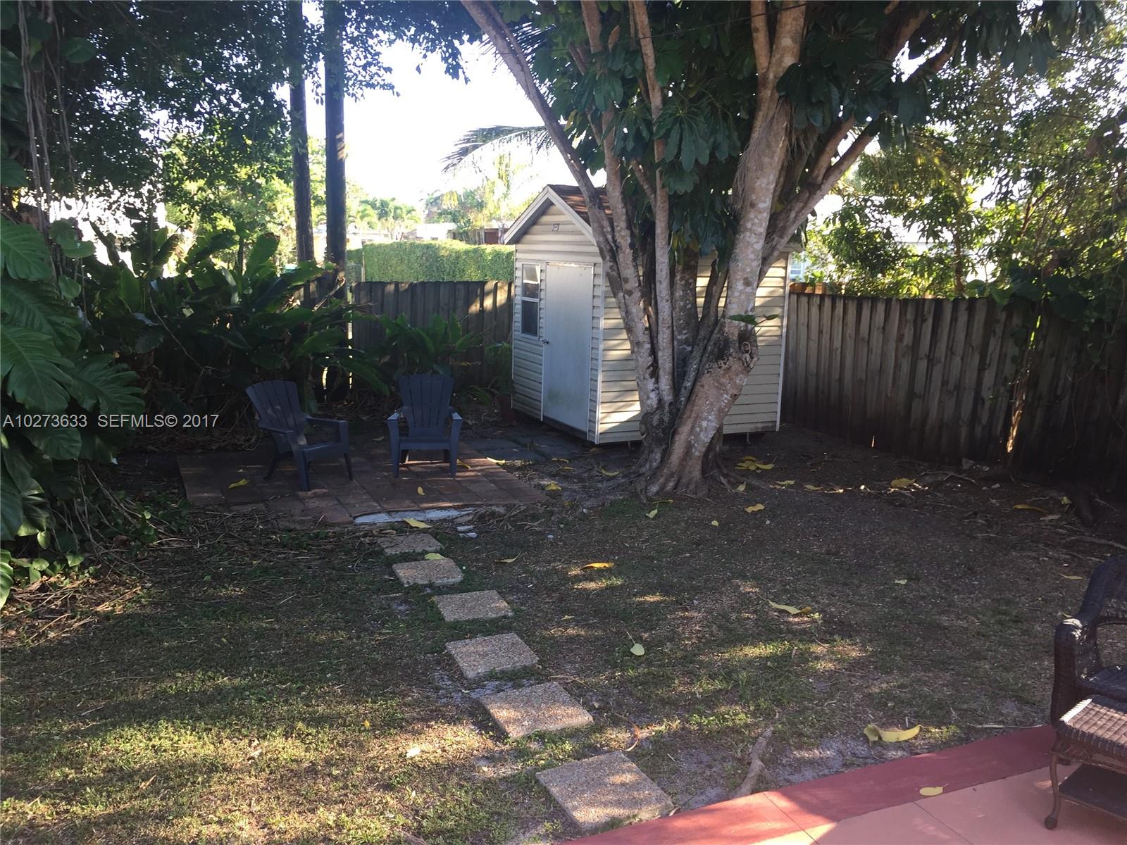 5886 Southwest 42nd Street Miami, FL 33155 - Photo 11 of 15 a backyard of a house with lots of green space
