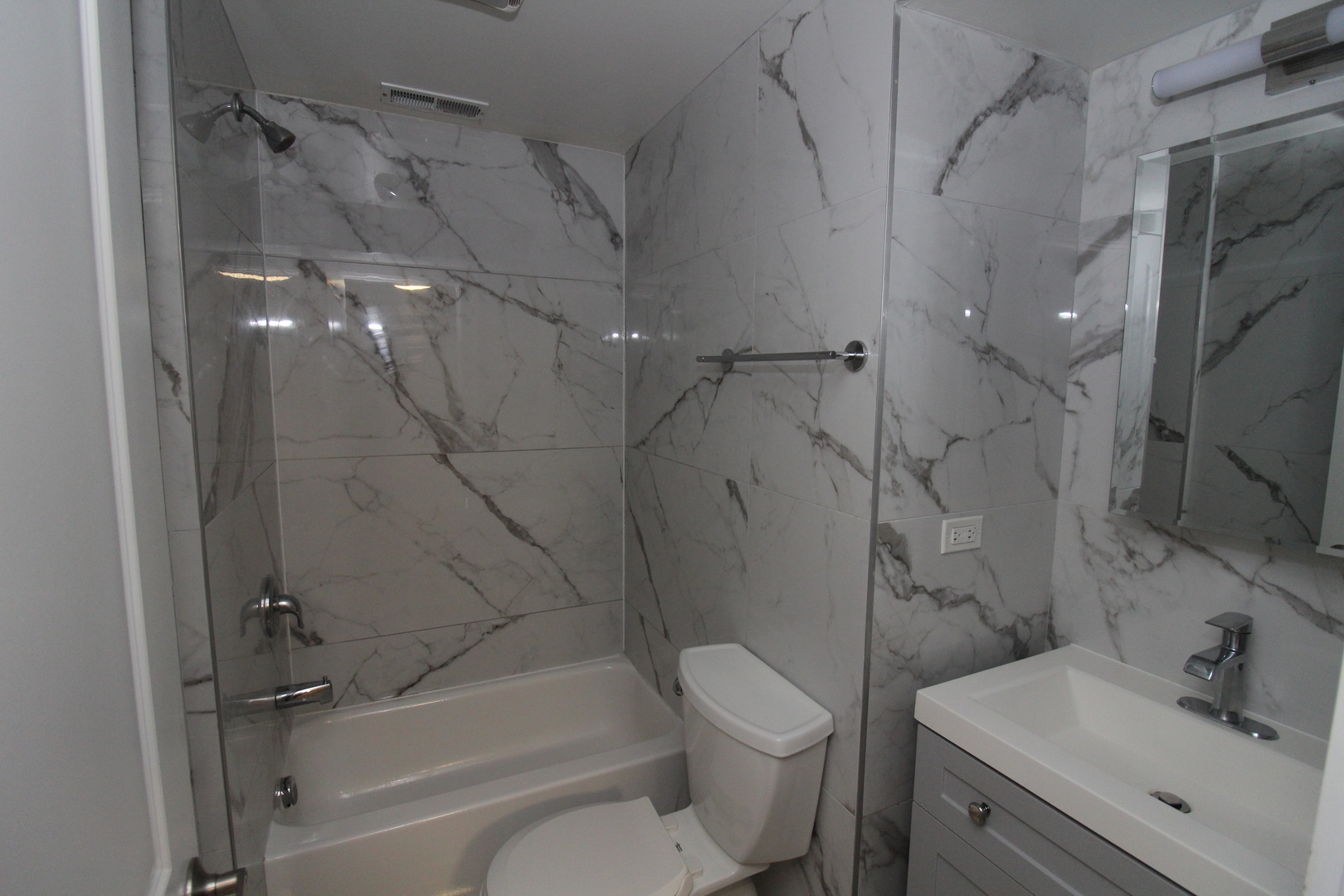 1411 West Taylor Street, Unit 1R Chicago, IL 60607 - Photo 8 of 17