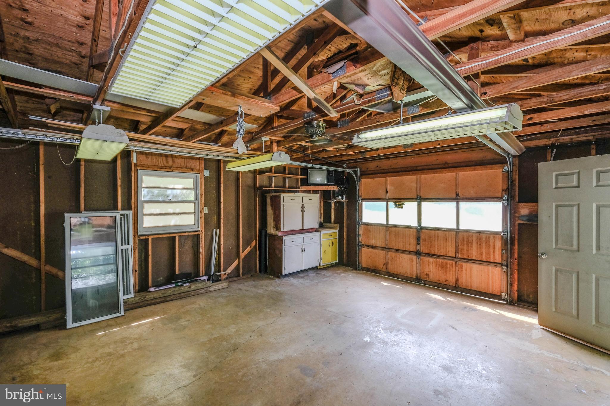 914 Braxton Road Front Royal, VA 22630 - Photo 53 of 59 Garage