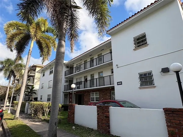 $1,550 | 318 Majorca Avenue, Unit 204, Coral Gables, FL 33134