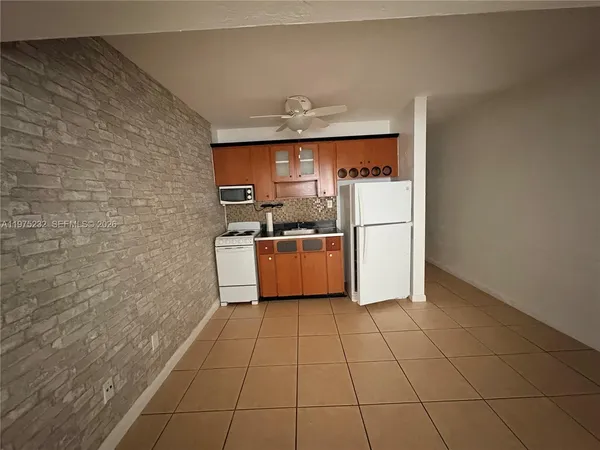 $1,550 | 318 Majorca Avenue, Unit 204, Coral Gables, FL 33134